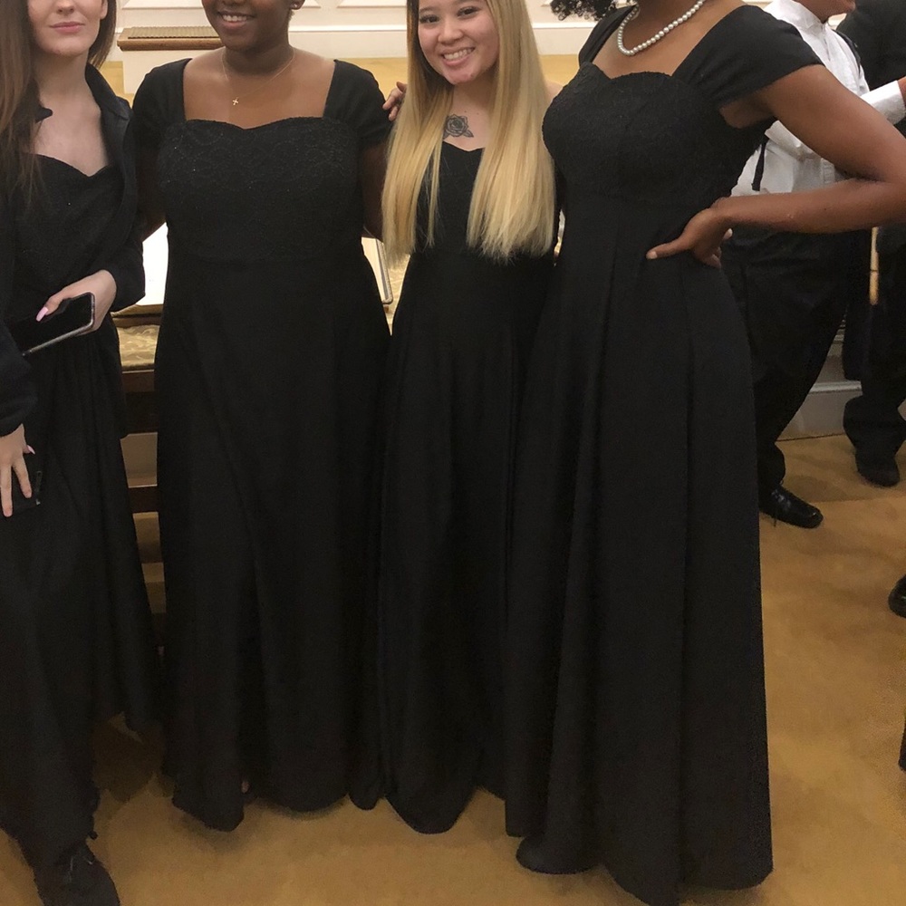 Dress - Picture 2 of 8